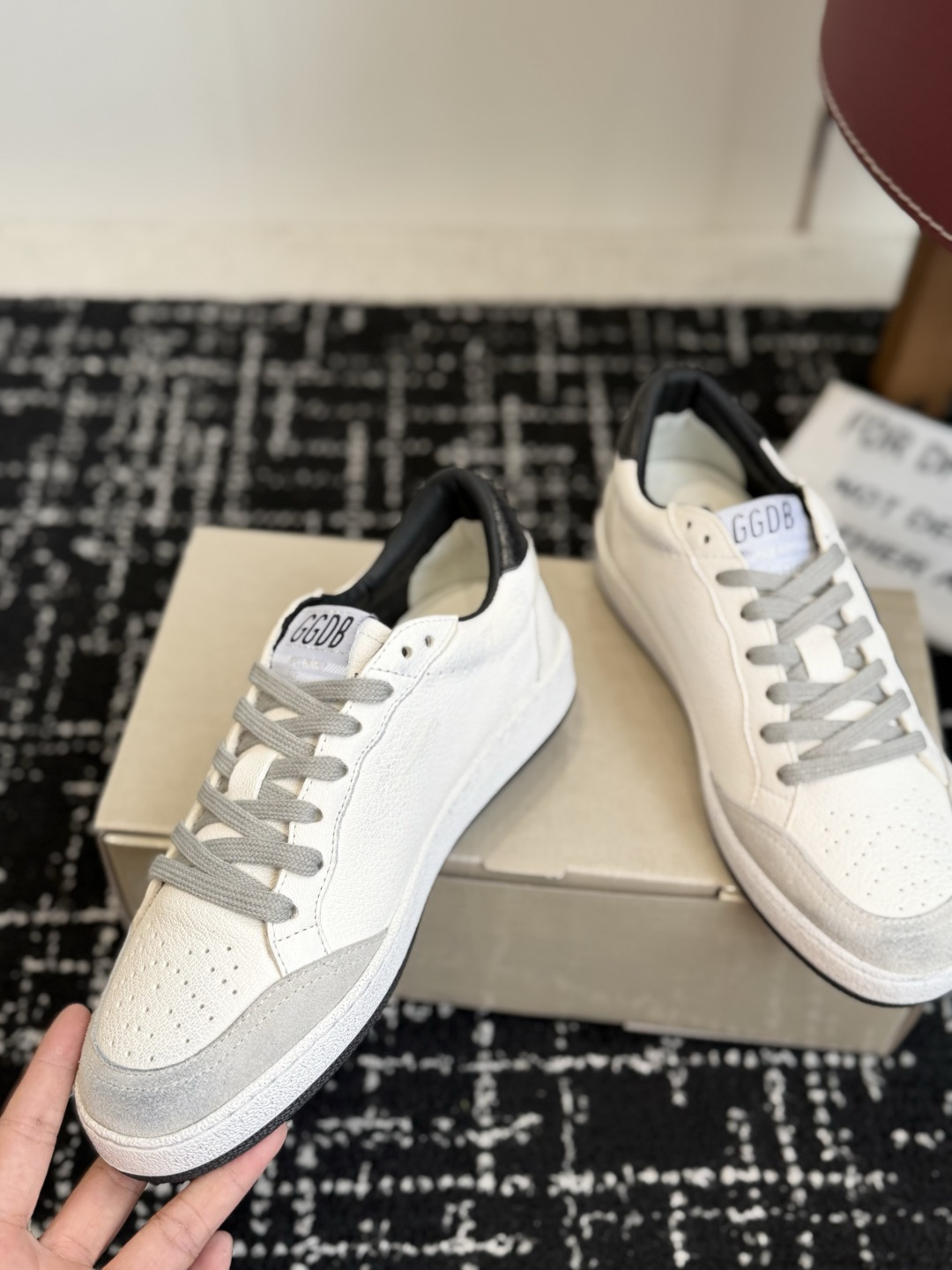代购级女款 情侣款 男士+10 GGDB Golden Goose 星星运动鞋板鞋休闲鞋 延续品牌标志性的做旧脏脏鞋风格