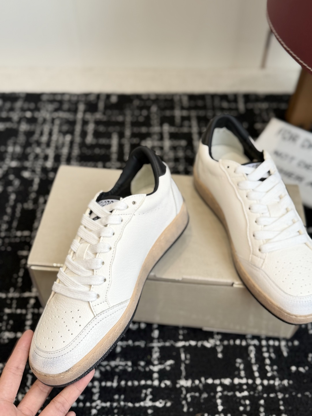 代购级女款 情侣款 男士+10 GGDB Golden Goose 星星运动鞋板鞋休闲鞋 延续品牌标志性的做旧脏脏鞋风格 代购级女款 情侣款 男士+10 GGDB Golden Goose 星星运动鞋板鞋休闲鞋 延续品牌标志性的做旧脏脏鞋风格