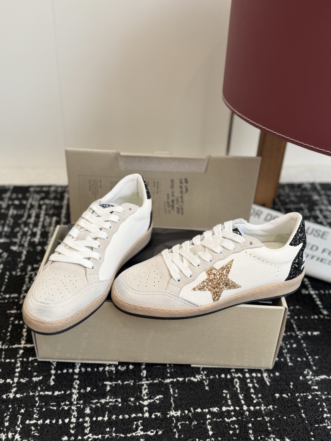 代购级女款 情侣款 男士+10 GGDB Golden Goose 星星运动鞋板鞋休闲鞋 延续品牌标志性的做旧脏脏鞋风格 代购级女款 情侣款 男士+10 GGDB Golden Goose 星星运动鞋板鞋休闲鞋 延续品牌标志性的做旧脏脏鞋风格