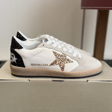 代购级女款 情侣款 男士+10 GGDB Golden Goose 星星运动鞋板鞋休闲鞋 延续品牌标志性的做旧脏脏鞋风格 代购级女款 情侣款 男士+10 GGDB Golden Goose 星星运动鞋板鞋休闲鞋 延续品牌标志性的做旧脏脏鞋风格
