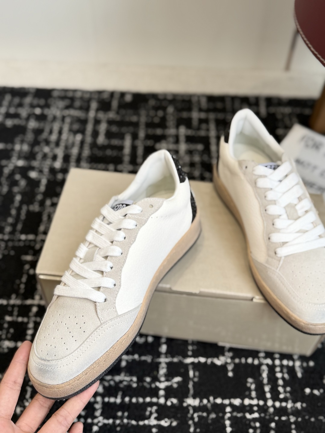 代购级女款 情侣款 男士+10 GGDB Golden Goose 星星运动鞋板鞋休闲鞋 延续品牌标志性的做旧脏脏鞋风格 代购级女款 情侣款 男士+10 GGDB Golden Goose 星星运动鞋板鞋休闲鞋 延续品牌标志性的做旧脏脏鞋风格