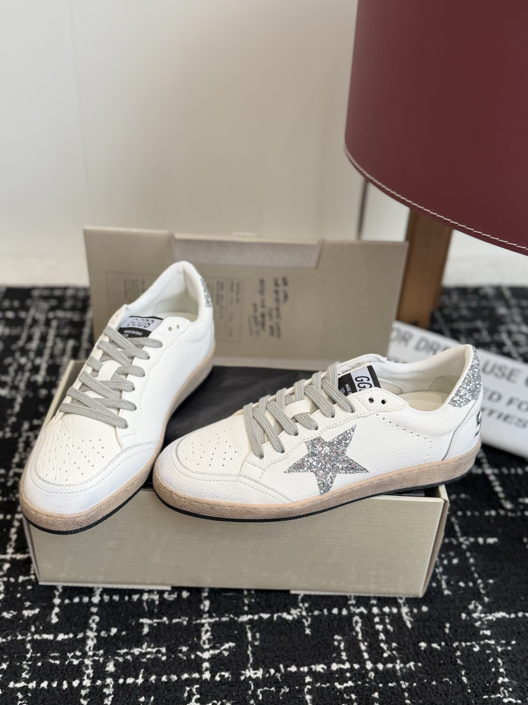 代购级女款 情侣款 男士+10 GGDB Golden Goose 星星运动鞋板鞋休闲鞋 延续品牌标志性的做旧脏脏鞋风格 代购级女款 情侣款 男士+10 GGDB Golden Goose 星星运动鞋板鞋休闲鞋 延续品牌标志性的做旧脏脏鞋风格