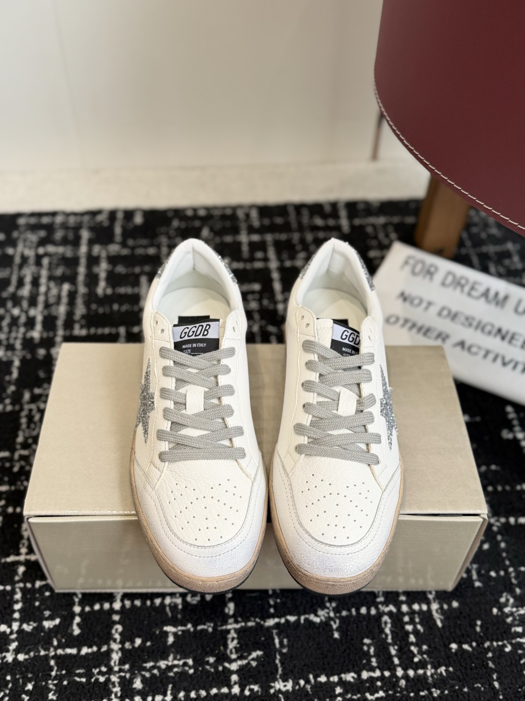 代购级女款 情侣款 男士+10 GGDB Golden Goose 星星运动鞋板鞋休闲鞋 延续品牌标志性的做旧脏脏鞋风格 代购级女款 情侣款 男士+10 GGDB Golden Goose 星星运动鞋板鞋休闲鞋 延续品牌标志性的做旧脏脏鞋风格