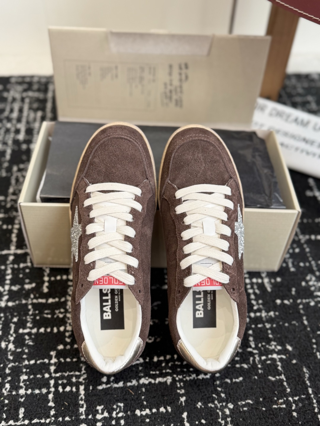 代购级女款 情侣款 男士+10 GGDB Golden Goose 星星运动鞋板鞋休闲鞋 延续品牌标志性的做旧脏脏鞋风格 代购级女款 情侣款 男士+10 GGDB Golden Goose 星星运动鞋板鞋休闲鞋 延续品牌标志性的做旧脏脏鞋风格