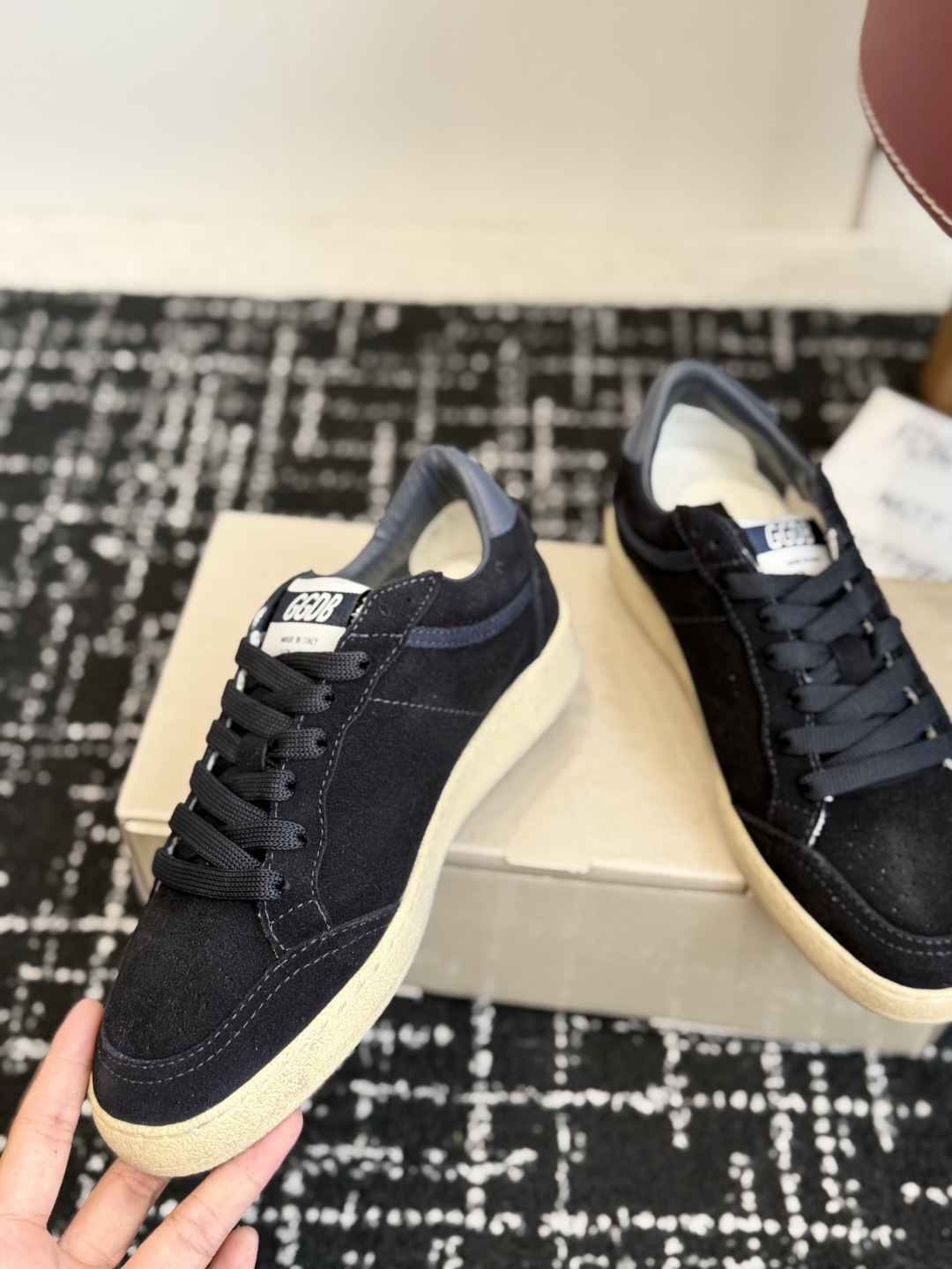 代购级女款 情侣款 男士+10 GGDB Golden Goose 星星运动鞋板鞋休闲鞋 延续品牌标志性的做旧脏脏鞋风格 代购级女款 情侣款 男士+10 GGDB Golden Goose 星星运动鞋板鞋休闲鞋 延续品牌标志性的做旧脏脏鞋风格