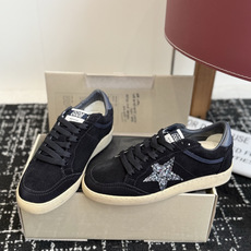 代购级女款 情侣款 男士+10 GGDB Golden Goose 星星运动鞋板鞋休闲鞋 延续品牌标志性的做旧脏脏鞋风格 代购级女款 情侣款 男士+10 GGDB Golden Goose 星星运动鞋板鞋休闲鞋 延续品牌标志性的做旧脏脏鞋风格