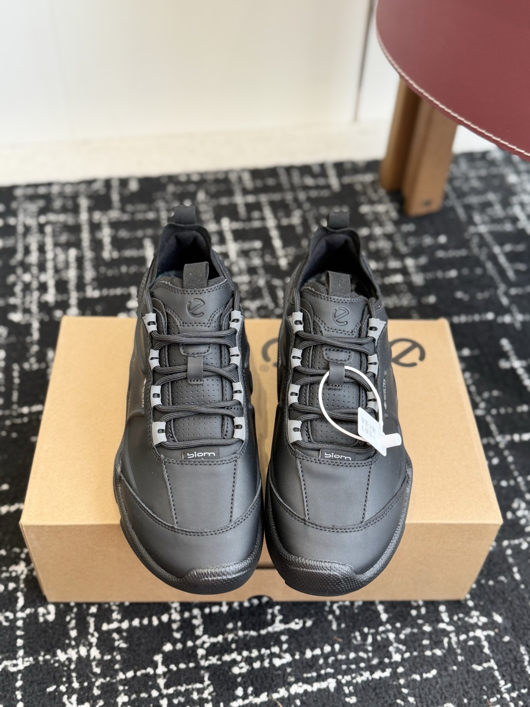 代购级 ECCO爱步26年限量款户外登山健步鞋✨ 丹麦老牌ECCO健步探索系列 选用上等牛皮，皮质细腻柔软，透气强韧 直