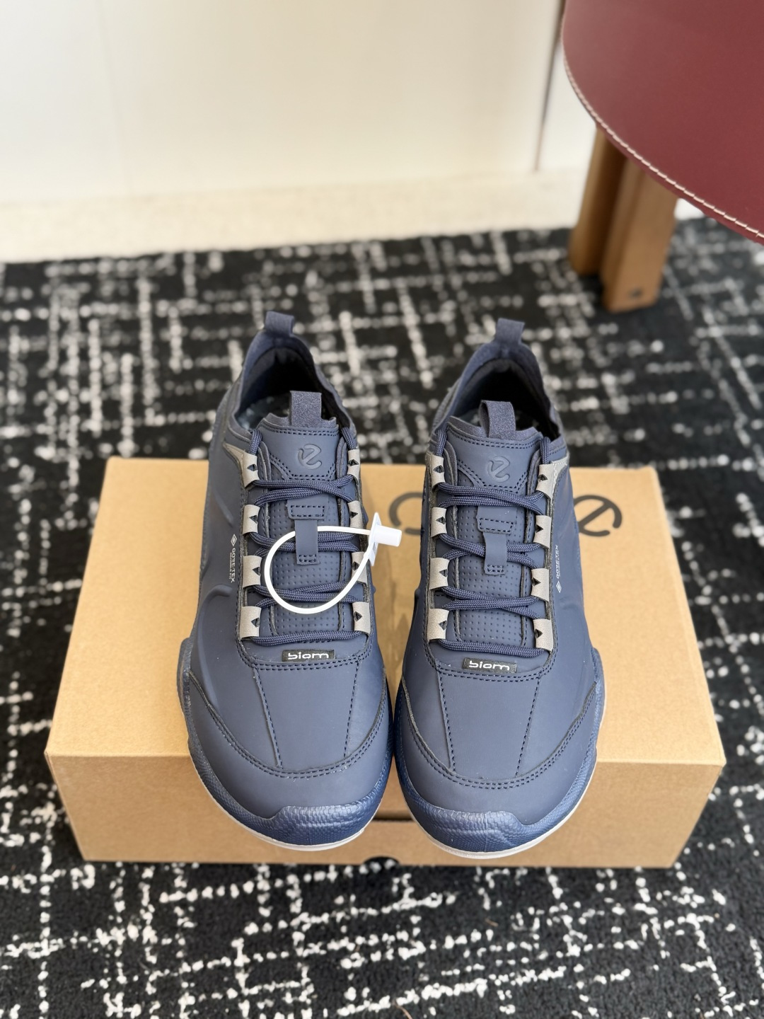 代购级 ECCO爱步26年限量款户外登山健步鞋✨ 丹麦老牌ECCO健步探索系列 选用上等牛皮，皮质细腻柔软，透气强韧 直