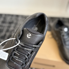 代购级 ECCO爱步26年限量款户外登山健步鞋✨ 丹麦老牌ECCO健步探索系列 选用上等牛皮,皮质细腻柔软,透气强韧 直 代购级 ECCO爱步26年限量款户外登山健步鞋✨ 丹麦老牌ECCO健步探索系列 选用上等牛皮,皮质细腻柔软,透气强韧 直