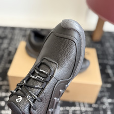 代购级 ECCO爱步26年限量款户外登山健步鞋✨ 丹麦老牌ECCO健步探索系列 选用上等牛皮,皮质细腻柔软,透气强韧 直 代购级 ECCO爱步26年限量款户外登山健步鞋✨ 丹麦老牌ECCO健步探索系列 选用上等牛皮,皮质细腻柔软,透气强韧 直