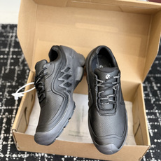 代购级 ECCO爱步26年限量款户外登山健步鞋✨ 丹麦老牌ECCO健步探索系列 选用上等牛皮,皮质细腻柔软,透气强韧 直 代购级 ECCO爱步26年限量款户外登山健步鞋✨ 丹麦老牌ECCO健步探索系列 选用上等牛皮,皮质细腻柔软,透气强韧 直