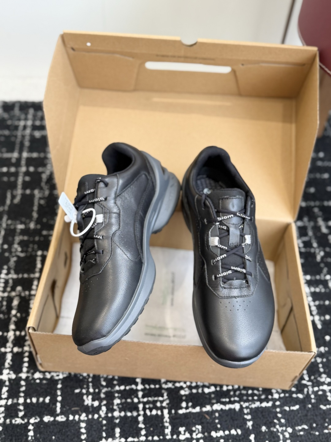 代购级 ECCO爱步26年限量款户外登山健步鞋✨ 丹麦老牌ECCO健步探索系列 选用上等牛皮，皮质细腻柔软，透气强韧 直