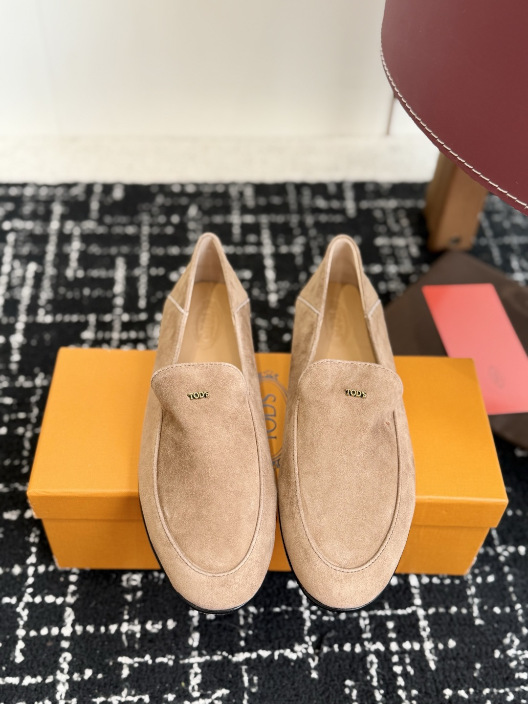 代购级 TOD'S 2026新款羊京乐福鞋✨ 意大利TOD'S经典款,极简百搭平底乐福 利落鞋型,日常通勤都适配,低调高 代购级 TOD'S 2026新款羊京乐福鞋✨ 意大利TOD'S经典款,极简百搭平底乐福 利落鞋型,日常通勤都适配,低调高