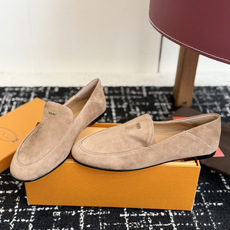代购级 TOD'S 2026新款羊京乐福鞋✨ 意大利TOD'S经典款,极简百搭平底乐福 利落鞋型,日常通勤都适配,低调高 代购级 TOD'S 2026新款羊京乐福鞋✨ 意大利TOD'S经典款,极简百搭平底乐福 利落鞋型,日常通勤都适配,低调高