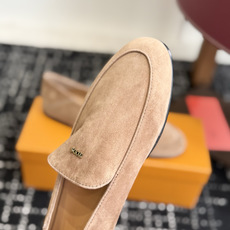 代购级 TOD'S 2026新款羊京乐福鞋✨ 意大利TOD'S经典款,极简百搭平底乐福 利落鞋型,日常通勤都适配,低调高 代购级 TOD'S 2026新款羊京乐福鞋✨ 意大利TOD'S经典款,极简百搭平底乐福 利落鞋型,日常通勤都适配,低调高