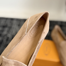 代购级 TOD'S 2026新款羊京乐福鞋✨ 意大利TOD'S经典款,极简百搭平底乐福 利落鞋型,日常通勤都适配,低调高 代购级 TOD'S 2026新款羊京乐福鞋✨ 意大利TOD'S经典款,极简百搭平底乐福 利落鞋型,日常通勤都适配,低调高