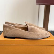 代购级 TOD'S 2026新款羊京乐福鞋✨ 意大利TOD'S经典款,极简百搭平底乐福 利落鞋型,日常通勤都适配,低调高 代购级 TOD'S 2026新款羊京乐福鞋✨ 意大利TOD'S经典款,极简百搭平底乐福 利落鞋型,日常通勤都适配,低调高