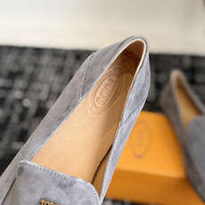 代购级 TOD'S 2026新款羊京乐福鞋✨ 意大利TOD'S经典款,极简百搭平底乐福 利落鞋型,日常通勤都适配,低调高 代购级 TOD'S 2026新款羊京乐福鞋✨ 意大利TOD'S经典款,极简百搭平底乐福 利落鞋型,日常通勤都适配,低调高