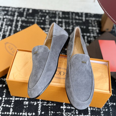 代购级 TOD'S 2026新款羊京乐福鞋✨ 意大利TOD'S经典款,极简百搭平底乐福 利落鞋型,日常通勤都适配,低调高 代购级 TOD'S 2026新款羊京乐福鞋✨ 意大利TOD'S经典款,极简百搭平底乐福 利落鞋型,日常通勤都适配,低调高