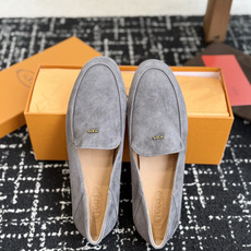 代购级 TOD'S 2026新款羊京乐福鞋✨ 意大利TOD'S经典款,极简百搭平底乐福 利落鞋型,日常通勤都适配,低调高 代购级 TOD'S 2026新款羊京乐福鞋✨ 意大利TOD'S经典款,极简百搭平底乐福 利落鞋型,日常通勤都适配,低调高