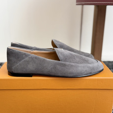 代购级 TOD'S 2026新款羊京乐福鞋✨ 意大利TOD'S经典款,极简百搭平底乐福 利落鞋型,日常通勤都适配,低调高 代购级 TOD'S 2026新款羊京乐福鞋✨ 意大利TOD'S经典款,极简百搭平底乐福 利落鞋型,日常通勤都适配,低调高