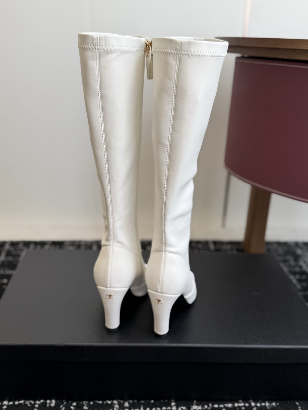 代购级 CHANEL香奈儿26ss新款尖头拼色高筒长靴✨ 经典尖头撞色鞋头设计，靴筒线条利落修饰腿型，优雅又吸睛 甄选细
