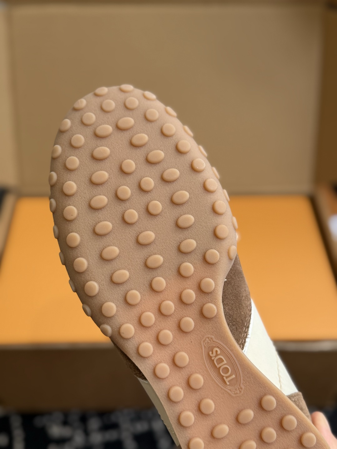 代购级女款情侣款 男士+10 TODS复古德训休闲板鞋   经典TODS德训款，简约复古版型，耐看百搭。牛反绒与牛皮拼接