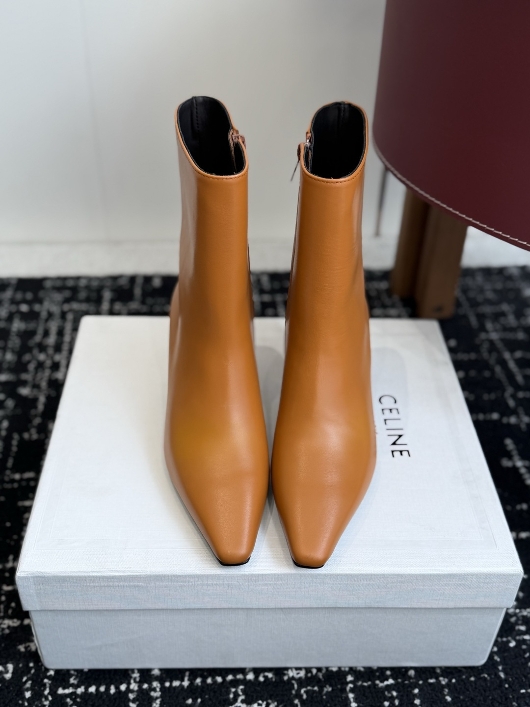 代购级 Celine /塞琳26WF新品凯旋门 复古侧拉链小方头粗跟短靴、经典凯旋门标识点睛、小方头自带复古韵味、侧拉链