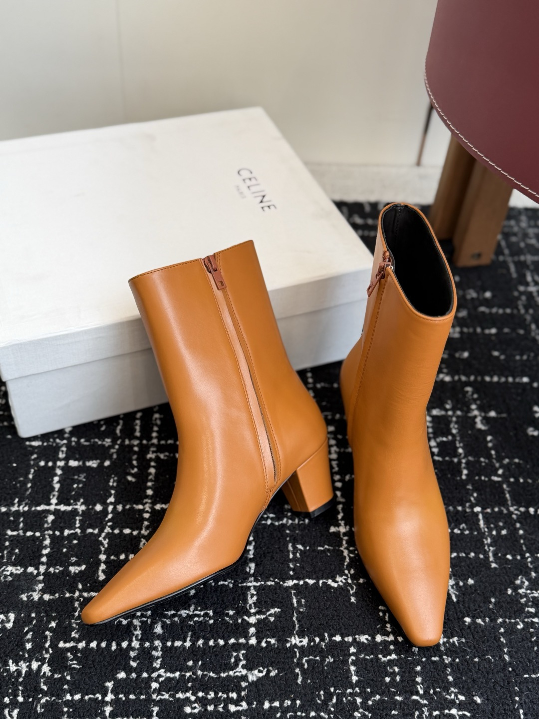 代购级 Celine /塞琳26WF新品凯旋门 复古侧拉链小方头粗跟短靴、经典凯旋门标识点睛、小方头自带复古韵味、侧拉链