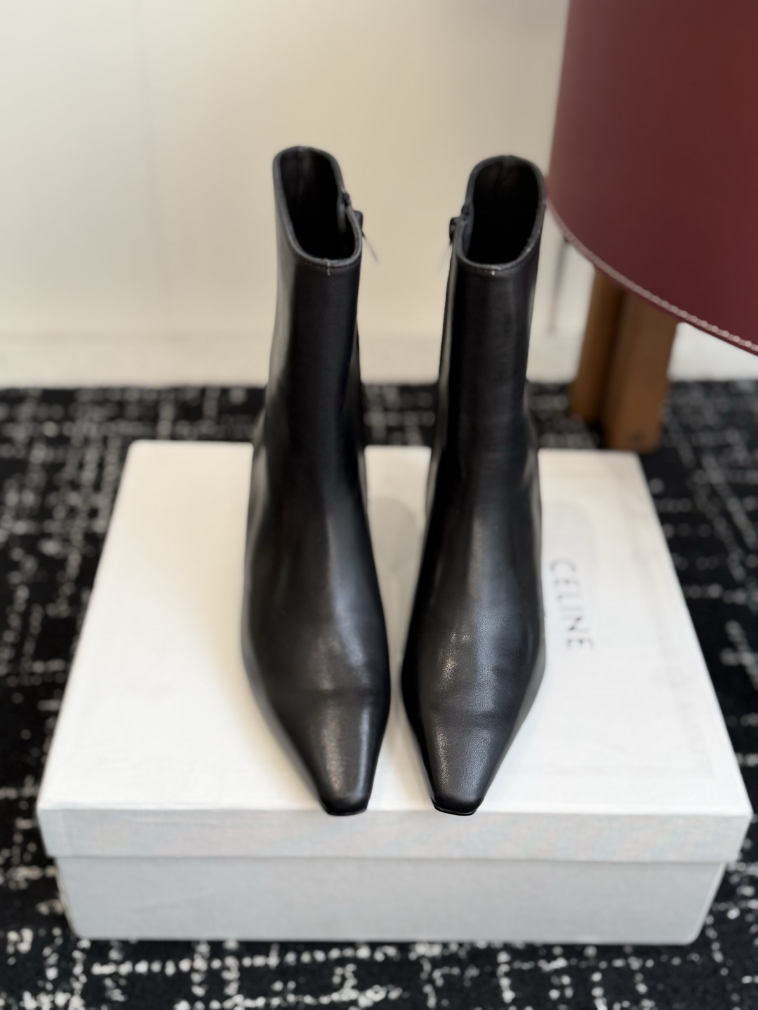 代购级 Celine /塞琳26WF新品凯旋门 复古侧拉链小方头粗跟短靴、经典凯旋门标识点睛、小方头自带复古韵味、侧拉链
