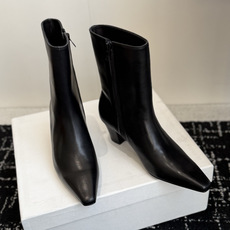 代购级 Celine /塞琳26WF新品凯旋门 复古侧拉链小方头粗跟短靴、经典凯旋门标识点睛、小方头自带复古韵味、侧拉链 代购级 Celine /塞琳26WF新品凯旋门 复古侧拉链小方头粗跟短靴、经典凯旋门标识点睛、小方头自带复古韵味、侧拉链