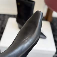代购级 Celine /塞琳26WF新品凯旋门 复古侧拉链小方头粗跟短靴、经典凯旋门标识点睛、小方头自带复古韵味、侧拉链 代购级 Celine /塞琳26WF新品凯旋门 复古侧拉链小方头粗跟短靴、经典凯旋门标识点睛、小方头自带复古韵味、侧拉链