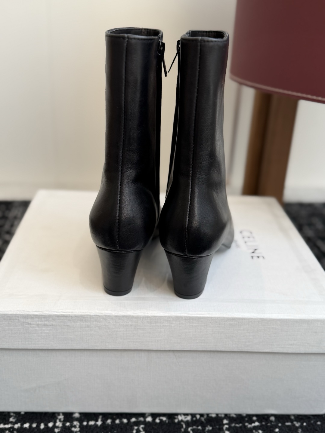 代购级 Celine /塞琳26WF新品凯旋门 复古侧拉链小方头粗跟短靴、经典凯旋门标识点睛、小方头自带复古韵味、侧拉链 代购级 Celine /塞琳26WF新品凯旋门 复古侧拉链小方头粗跟短靴、经典凯旋门标识点睛、小方头自带复古韵味、侧拉链