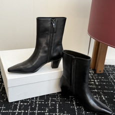 代购级 Celine /塞琳26WF新品凯旋门 复古侧拉链小方头粗跟短靴、经典凯旋门标识点睛、小方头自带复古韵味、侧拉链 代购级 Celine /塞琳26WF新品凯旋门 复古侧拉链小方头粗跟短靴、经典凯旋门标识点睛、小方头自带复古韵味、侧拉链