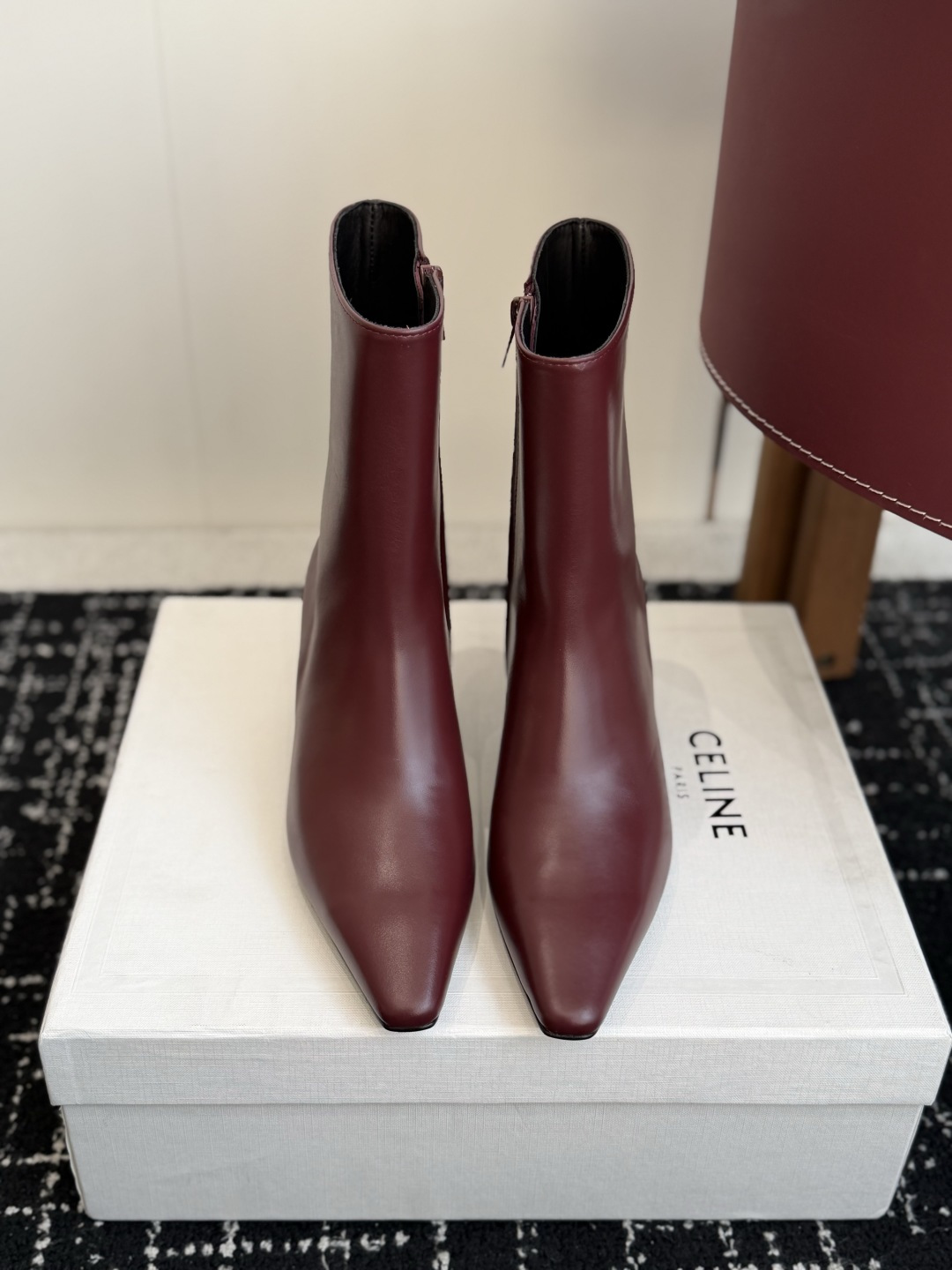 代购级 Celine /塞琳26WF新品凯旋门 复古侧拉链小方头粗跟短靴、经典凯旋门标识点睛、小方头自带复古韵味、侧拉链