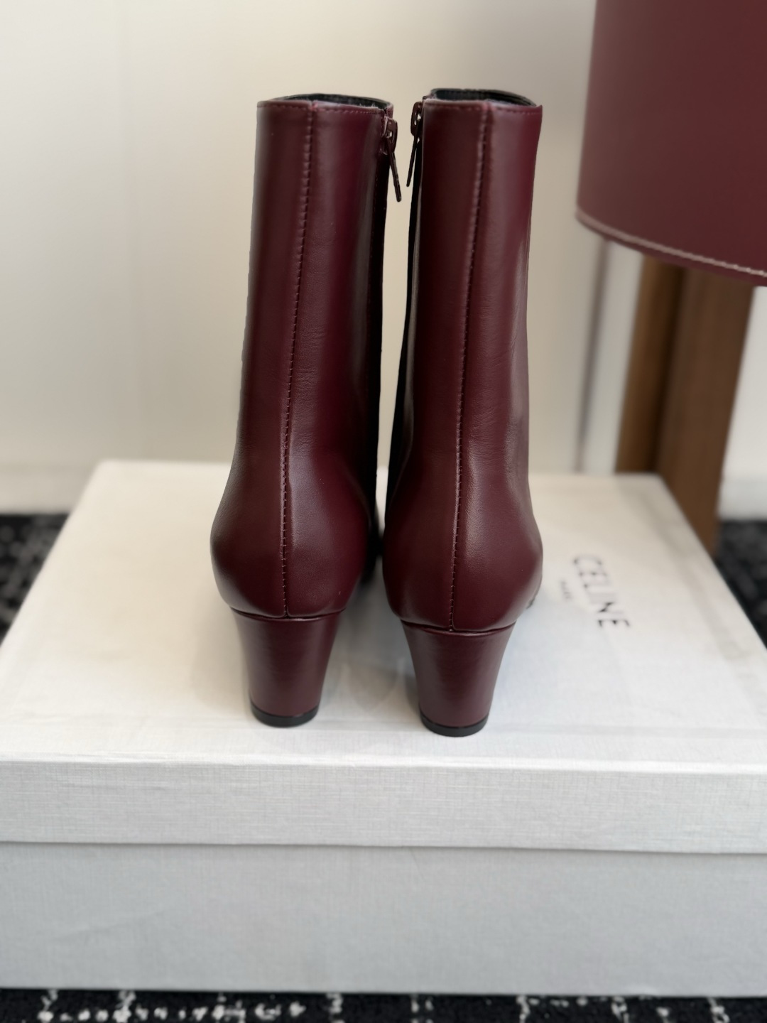 代购级 Celine /塞琳26WF新品凯旋门 复古侧拉链小方头粗跟短靴、经典凯旋门标识点睛、小方头自带复古韵味、侧拉链