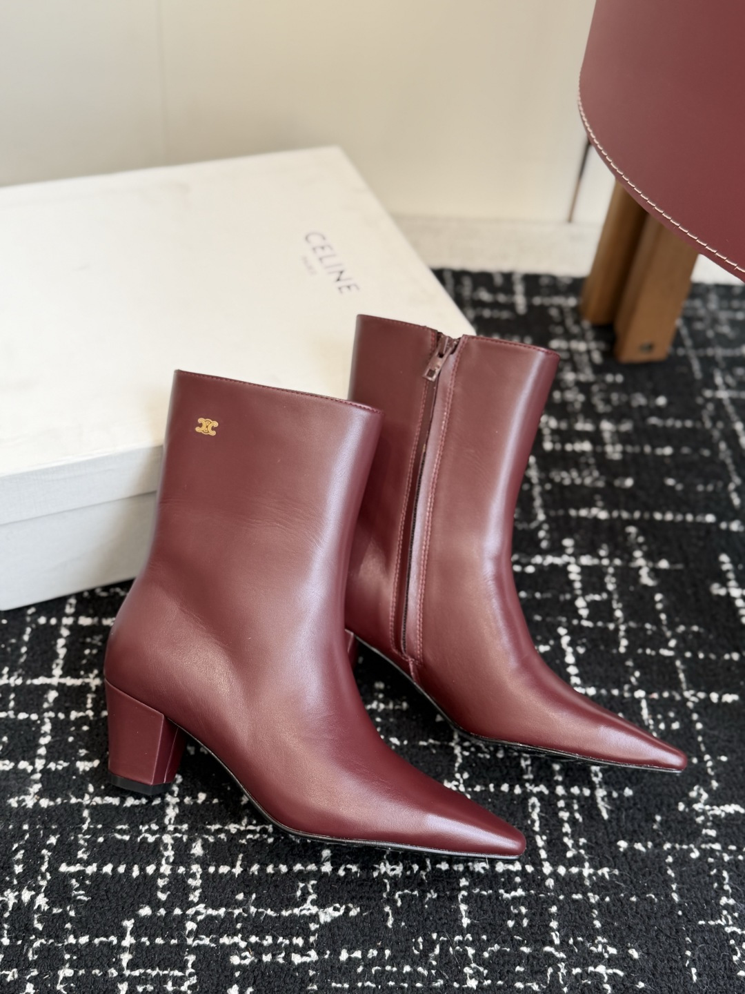 代购级 Celine /塞琳26WF新品凯旋门 复古侧拉链小方头粗跟短靴、经典凯旋门标识点睛、小方头自带复古韵味、侧拉链
