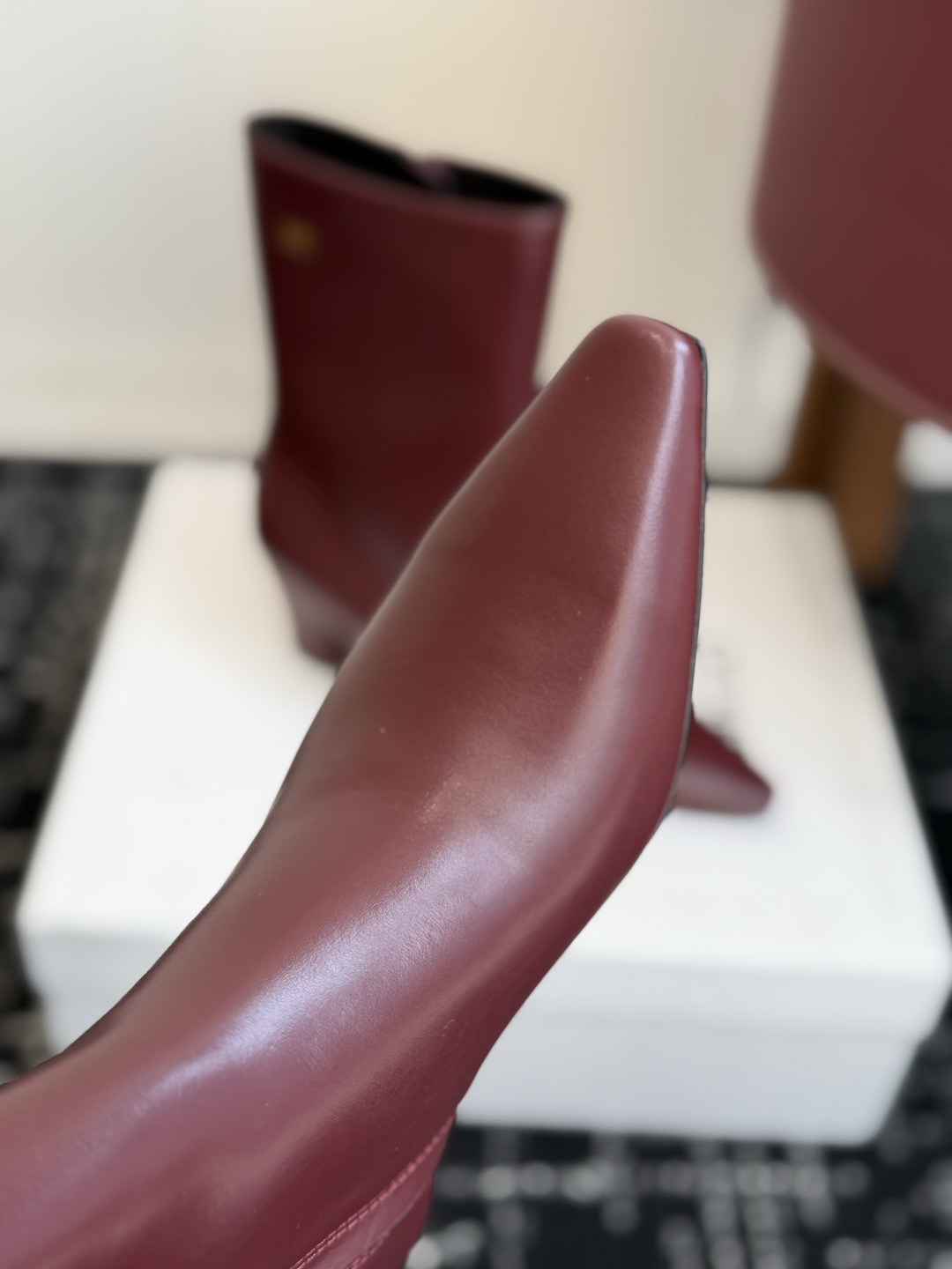 代购级 Celine /塞琳26WF新品凯旋门 复古侧拉链小方头粗跟短靴、经典凯旋门标识点睛、小方头自带复古韵味、侧拉链