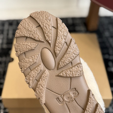 代购级 UGG Coquette Stitch 克格特缝线便鞋✨ 秋冬“踩云级”本命毛毛半拖,适配所有慵懒系穿搭 复古民 代购级 UGG Coquette Stitch 克格特缝线便鞋✨ 秋冬“踩云级”本命毛毛半拖,适配所有慵懒系穿搭 复古民