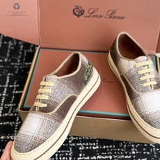 代购级 Loro Piana|复古格纹羊绒休闲板鞋 甄选原版羊绒格纹鞋面,质感高级软糯,自带复古氛围感 内里采用细腻羊皮 代购级 Loro Piana|复古格纹羊绒休闲板鞋 甄选原版羊绒格纹鞋面,质感高级软糯,自带复古氛围感 内里采用细腻羊皮