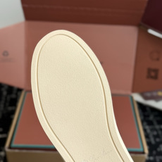 代购级 Loro Piana|复古格纹羊绒休闲板鞋 甄选原版羊绒格纹鞋面,质感高级软糯,自带复古氛围感 内里采用细腻羊皮 代购级 Loro Piana|复古格纹羊绒休闲板鞋 甄选原版羊绒格纹鞋面,质感高级软糯,自带复古氛围感 内里采用细腻羊皮