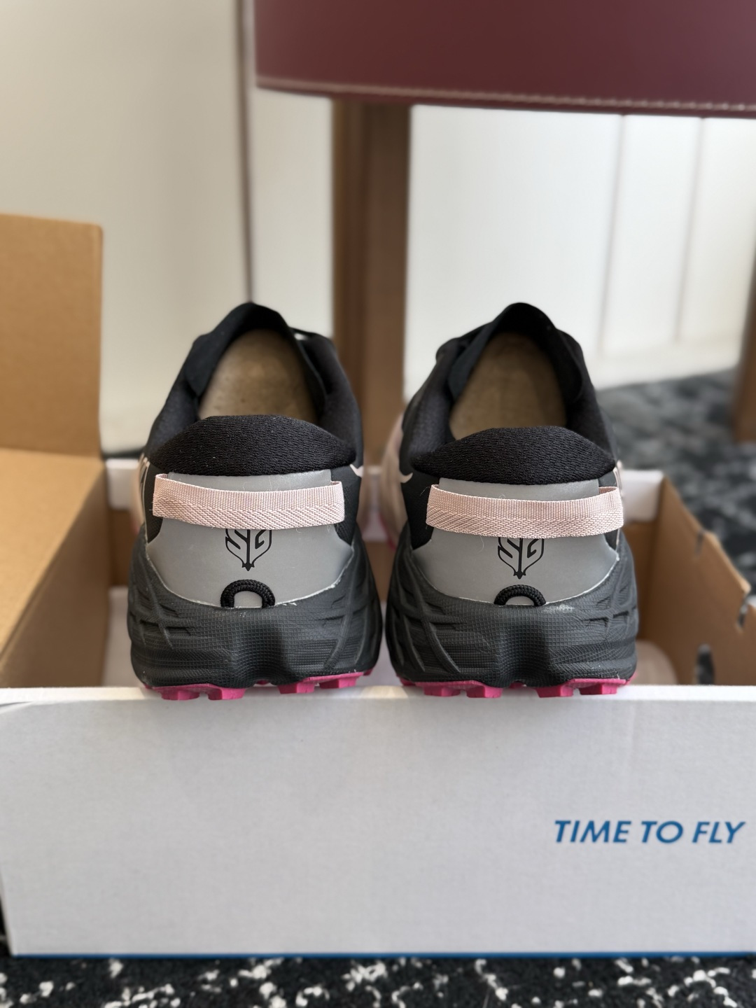 代购级 HOKA ONE ONE SPEEDGOAT 7 男女款越野跑鞋 硬核户外全能款，舒适百搭，慢跑徒步都适配 搭载