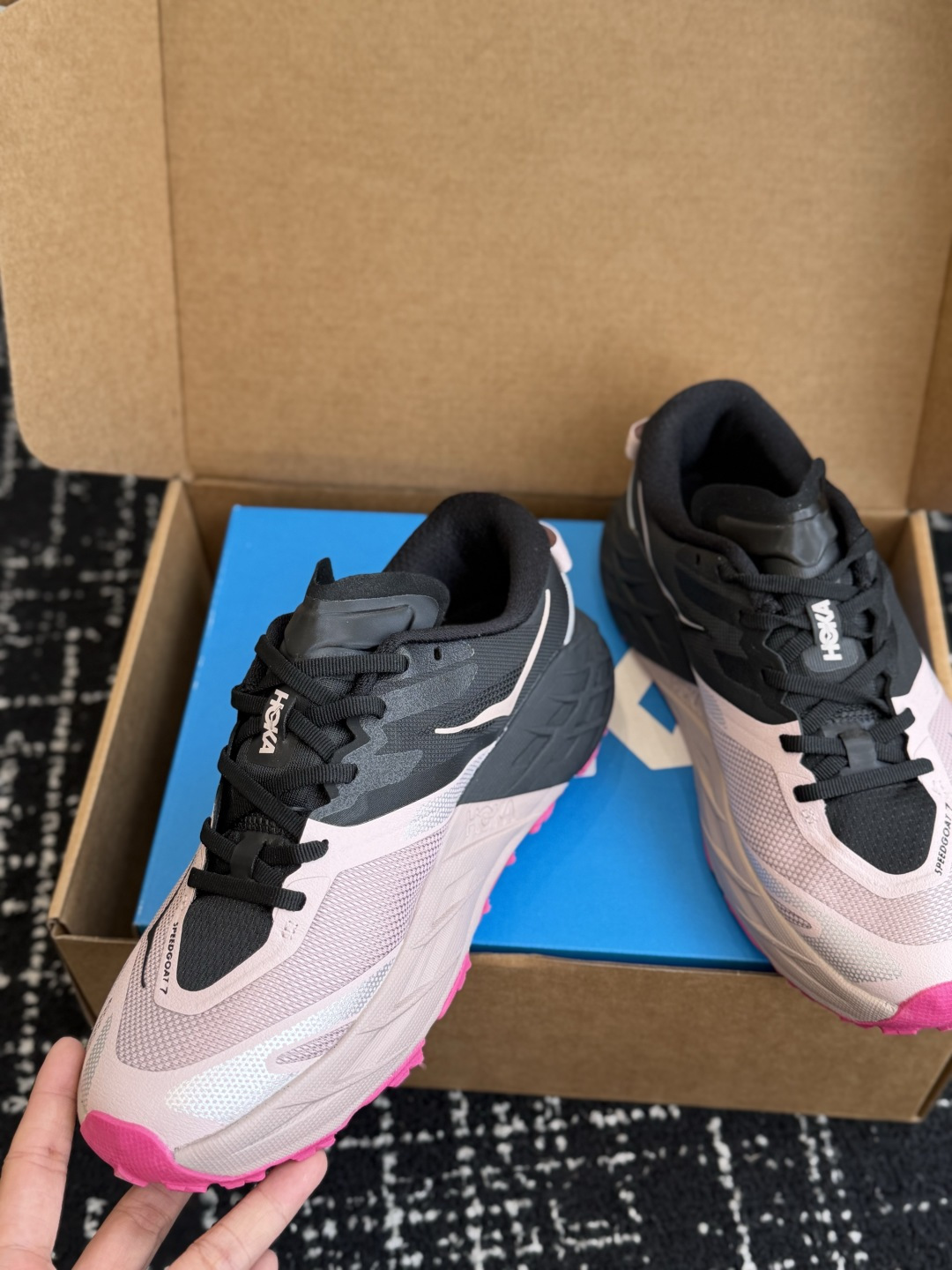 代购级 HOKA ONE ONE SPEEDGOAT 7 男女款越野跑鞋 硬核户外全能款，舒适百搭，慢跑徒步都适配 搭载