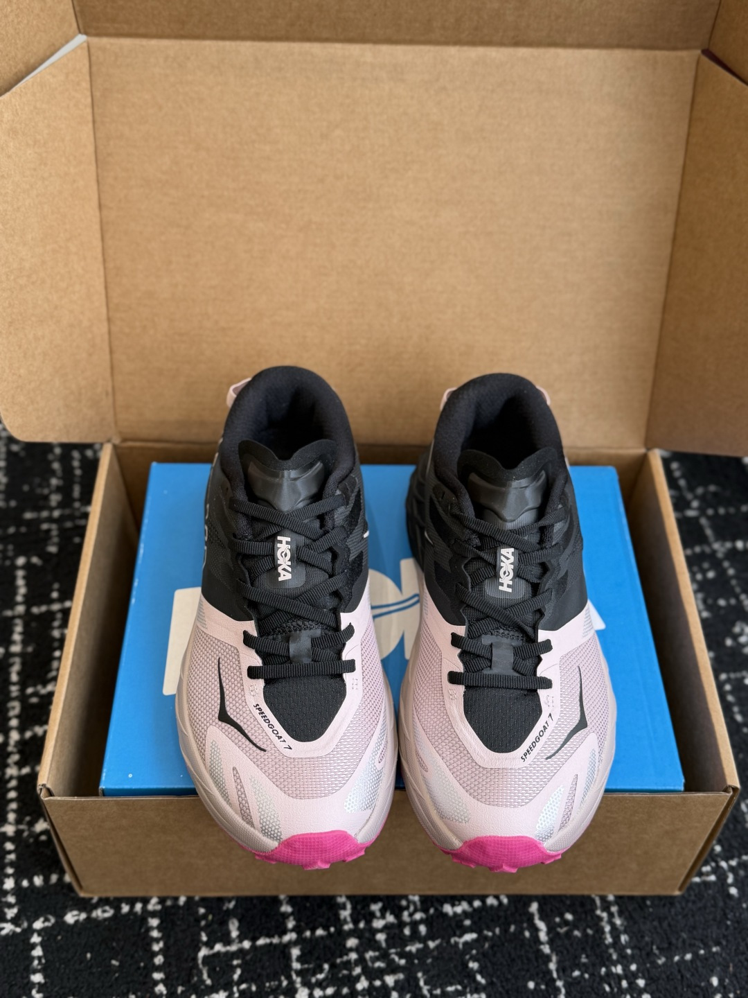 代购级 HOKA ONE ONE SPEEDGOAT 7 男女款越野跑鞋 硬核户外全能款，舒适百搭，慢跑徒步都适配 搭载