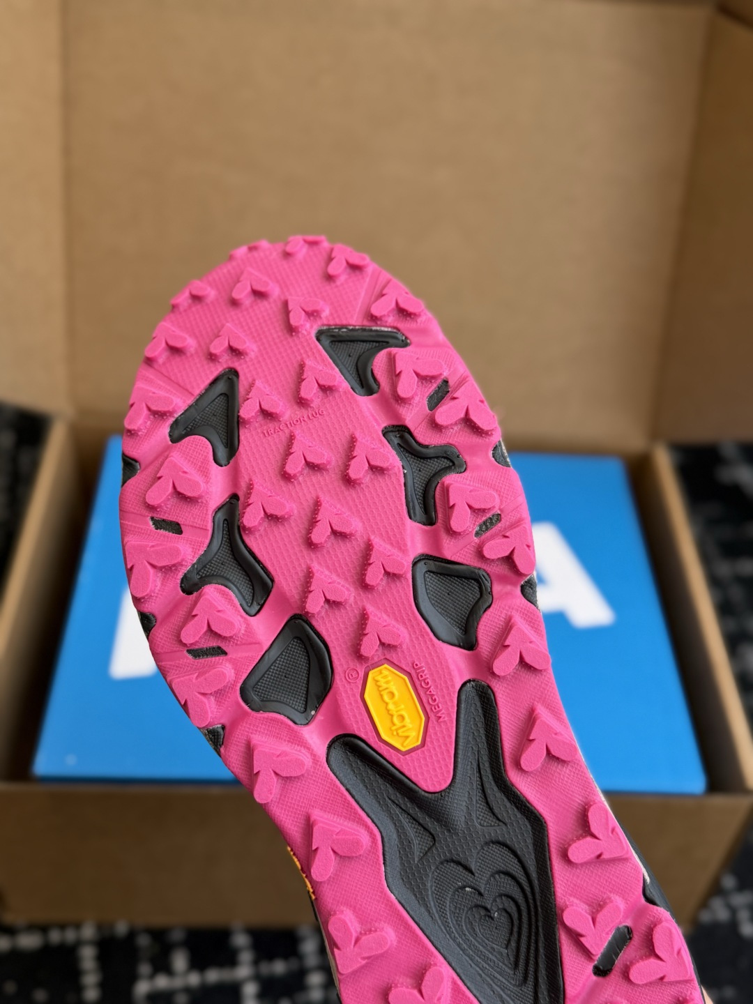 代购级 HOKA ONE ONE SPEEDGOAT 7 男女款越野跑鞋 硬核户外全能款，舒适百搭，慢跑徒步都适配 搭载