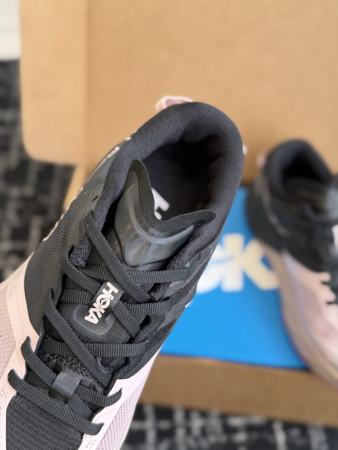 代购级 HOKA ONE ONE SPEEDGOAT 7 男女款越野跑鞋 硬核户外全能款，舒适百搭，慢跑徒步都适配 搭载