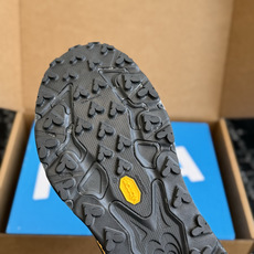 代购级 HOKA ONE ONE SPEEDGOAT 7 男女款越野跑鞋 硬核户外全能款,舒适百搭,慢跑徒步都适配 搭载 代购级 HOKA ONE ONE SPEEDGOAT 7 男女款越野跑鞋 硬核户外全能款,舒适百搭,慢跑徒步都适配 搭载