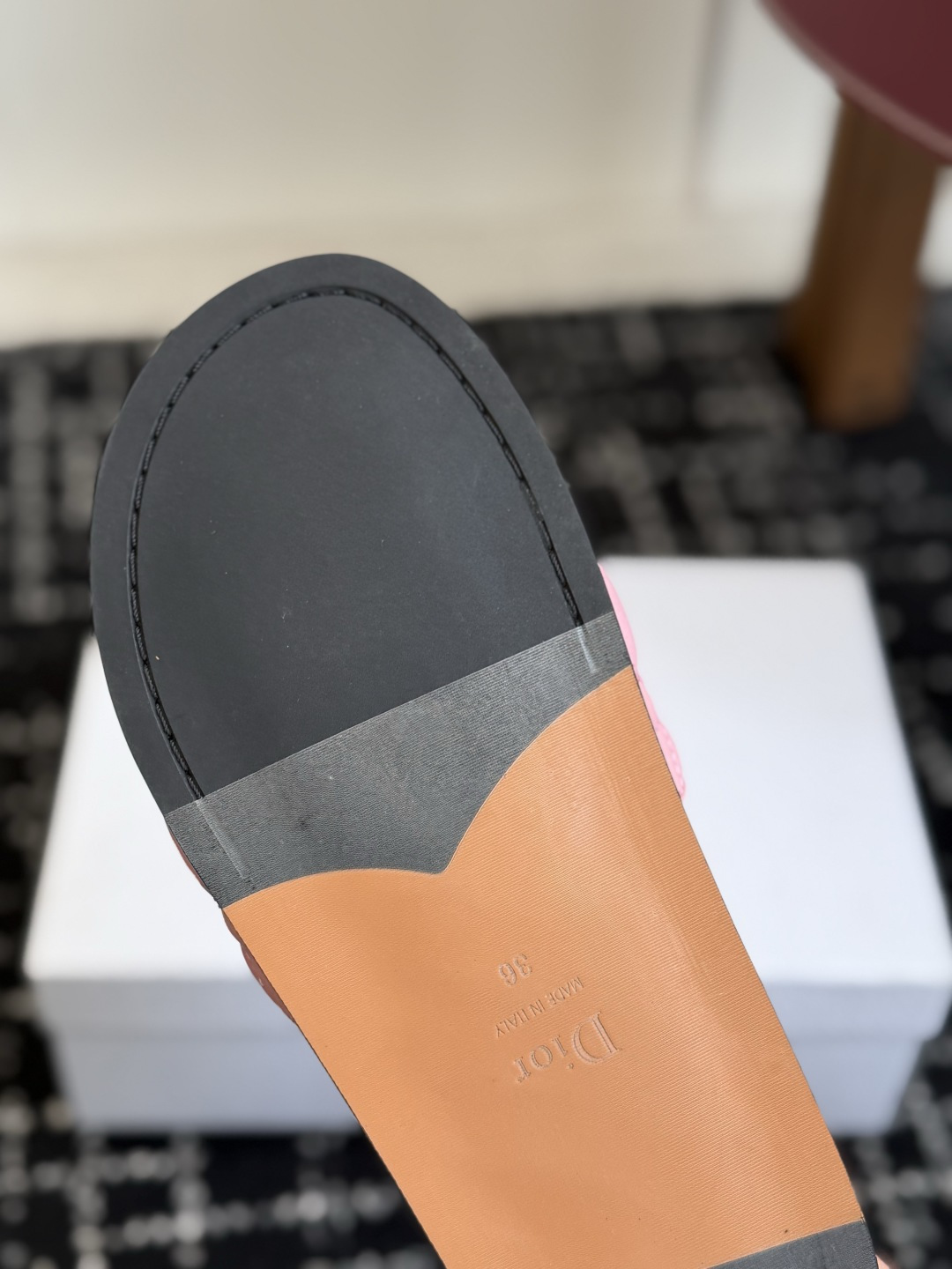 代购级 Dior｜菱格蝴蝶结一字拖鞋 夏日氛围感必备 经典菱格衍缝工艺，精致蝴蝶结搭配金属吊饰，优雅显贵 原版细腻皮质，