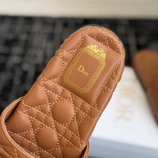 代购级 Dior|菱格蝴蝶结一字拖鞋 夏日氛围感必备 经典菱格衍缝工艺,精致蝴蝶结搭配金属吊饰,优雅显贵 原版细腻皮质, 代购级 Dior|菱格蝴蝶结一字拖鞋 夏日氛围感必备 经典菱格衍缝工艺,精致蝴蝶结搭配金属吊饰,优雅显贵 原版细腻皮质,