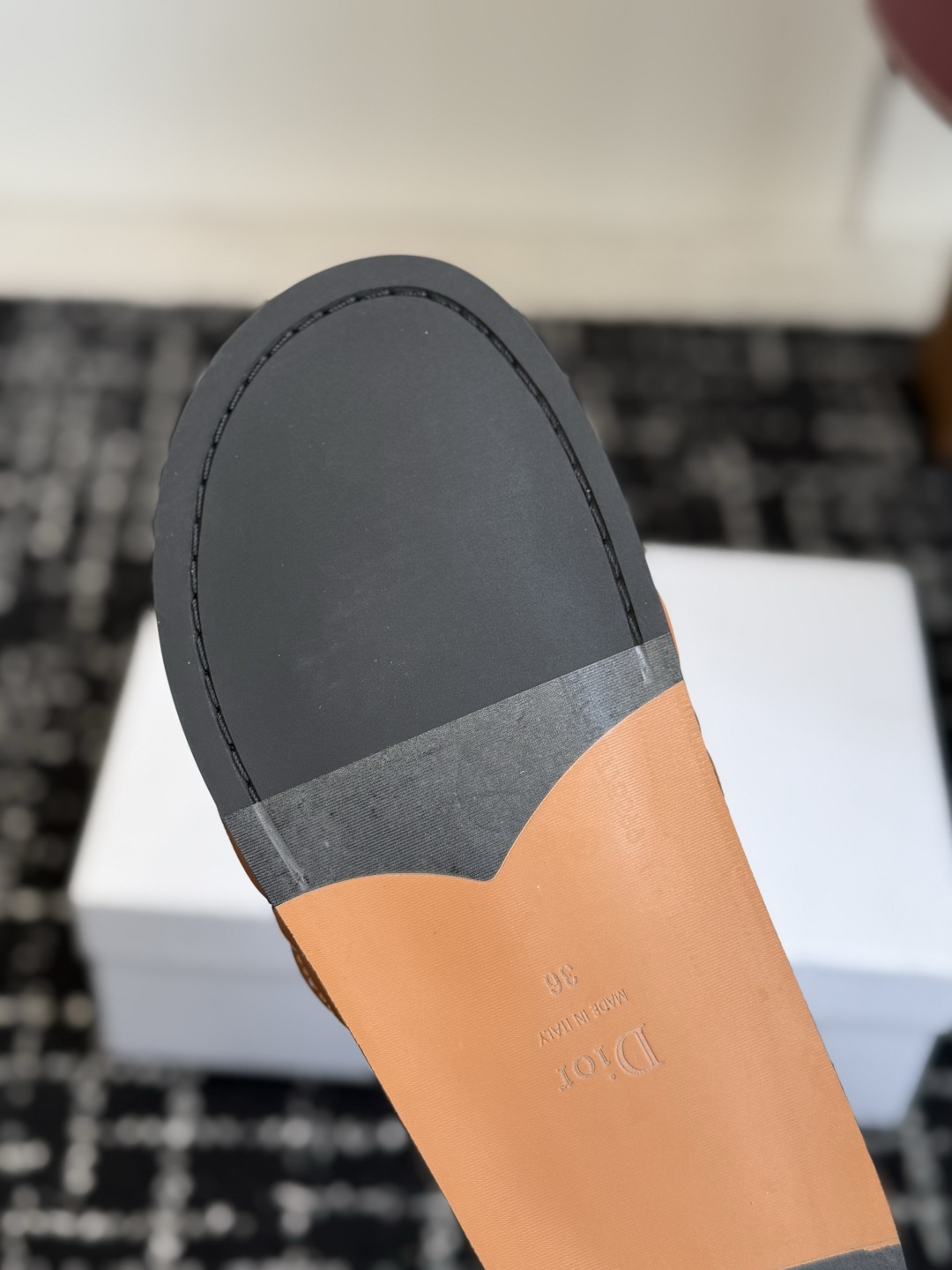 代购级 Dior|菱格蝴蝶结一字拖鞋 夏日氛围感必备 经典菱格衍缝工艺,精致蝴蝶结搭配金属吊饰,优雅显贵 原版细腻皮质, 代购级 Dior|菱格蝴蝶结一字拖鞋 夏日氛围感必备 经典菱格衍缝工艺,精致蝴蝶结搭配金属吊饰,优雅显贵 原版细腻皮质,